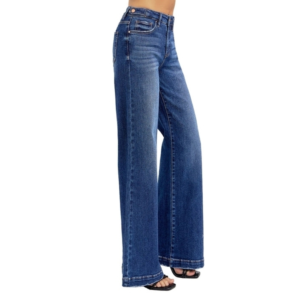 High-Rise Wide Leg Jeans in Medium Blue Wash